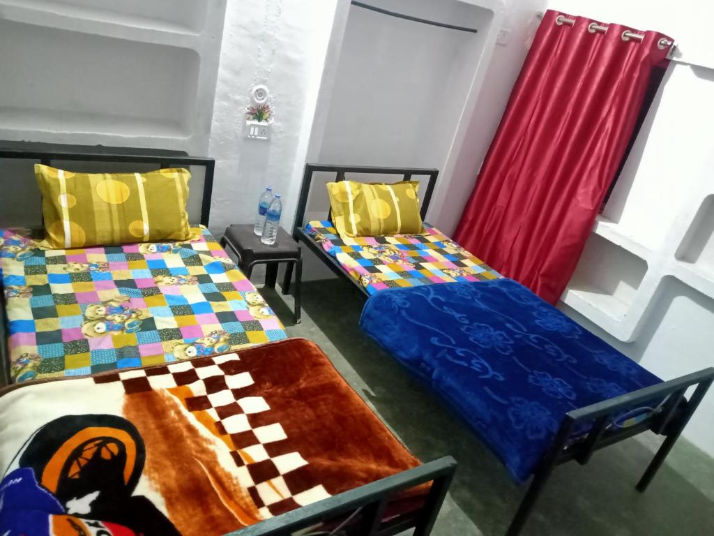 Khajuraho Dreams Homestay - Letto Nel Dormitorio A 4 Letti