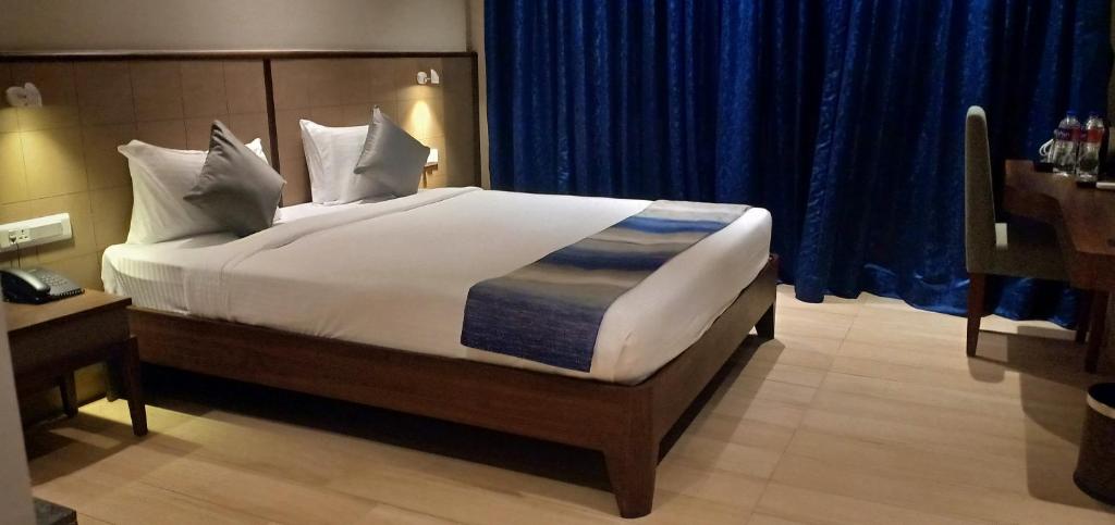 Postel nebo postele na pokoji v ubytování Cosmique Clarks Inn Suites Goa
