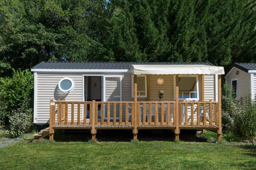 Jardin de l&#39;&eacute;tablissement Camping Les Ch&egrave;vrefeuilles