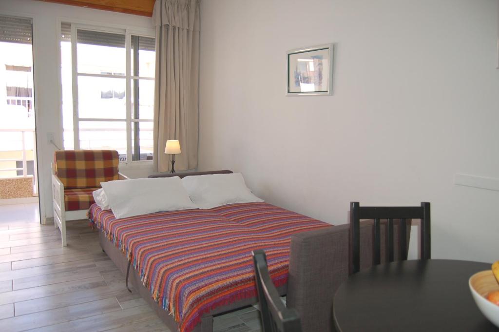 Posteľ alebo postele v izbe v ubytovaní APARTAMENTOS LOS LAURELES