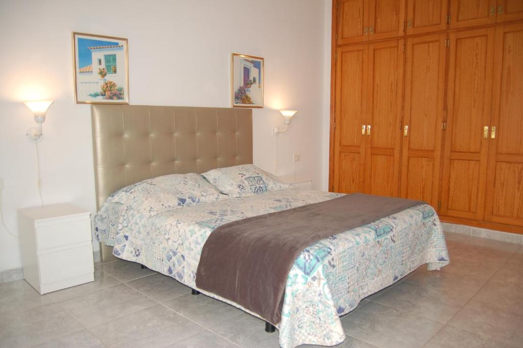 Posteľ alebo postele v izbe v ubytovaní APARTAMENTOS LOS LAURELES