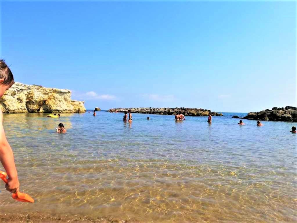 Fotografia z galérie ubytovania Villa Kairòs Fronte Mare v destinácii Santa Maria Del Focallo
