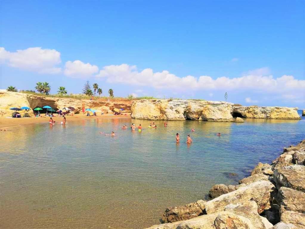 Fotografia z galérie ubytovania Villa Kairòs Fronte Mare v destinácii Santa Maria Del Focallo
