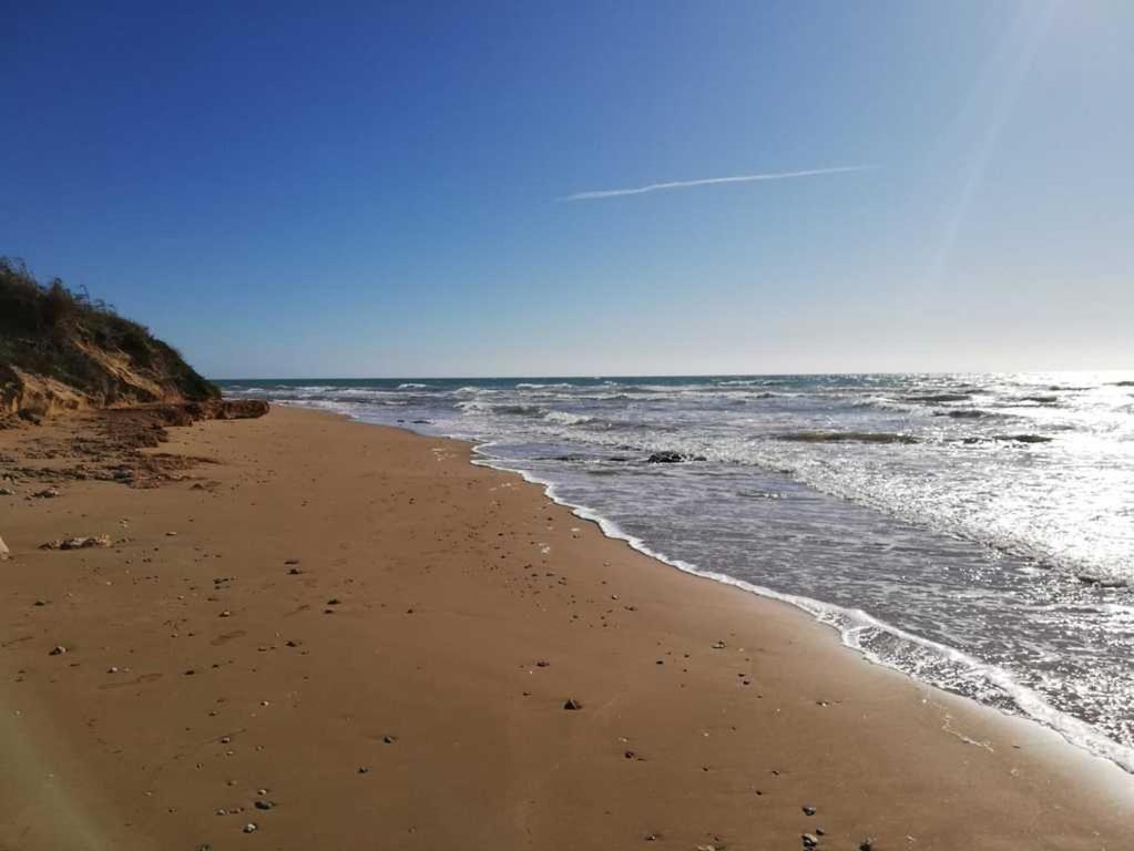 Fotografia z galérie ubytovania Villa Kairòs Fronte Mare v destinácii Santa Maria Del Focallo