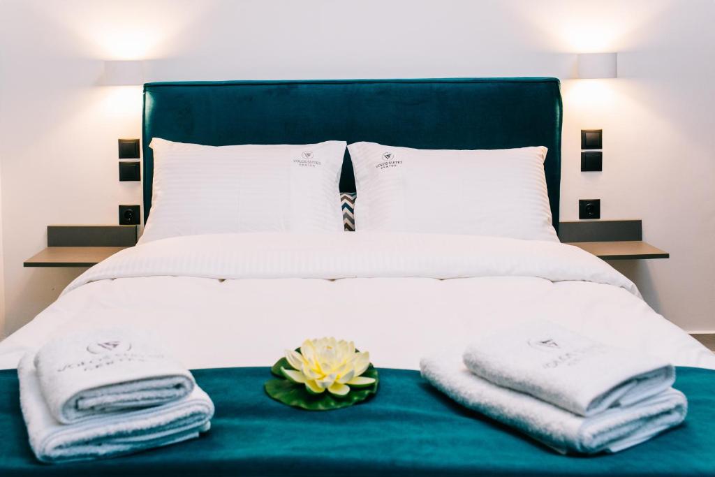 Postel nebo postele na pokoji v ubytování Volos Suites Center