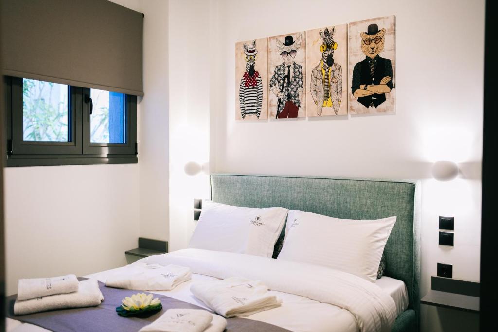 Postel nebo postele na pokoji v ubytování Volos Suites Center