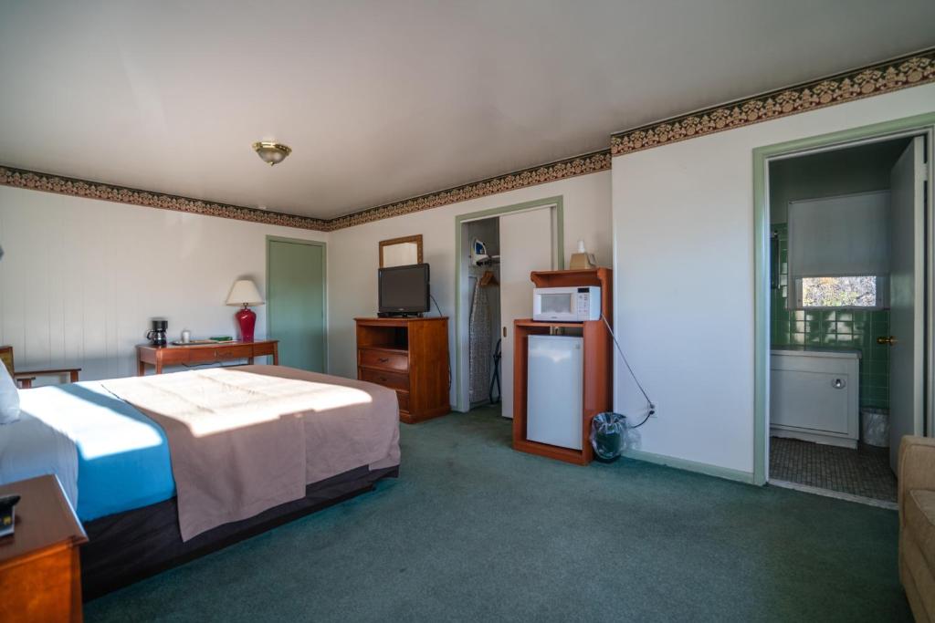 Ένα ή περισσότερα κρεβάτια σε δωμάτιο στο Mahoning Inn