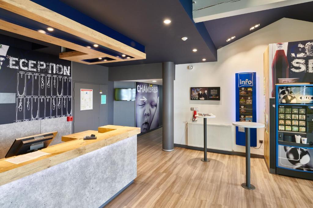 a bar in a store with a sign on the wall at ibis budget Saint Paul Les Dax in Saint-Paul-l&egrave;s-Dax