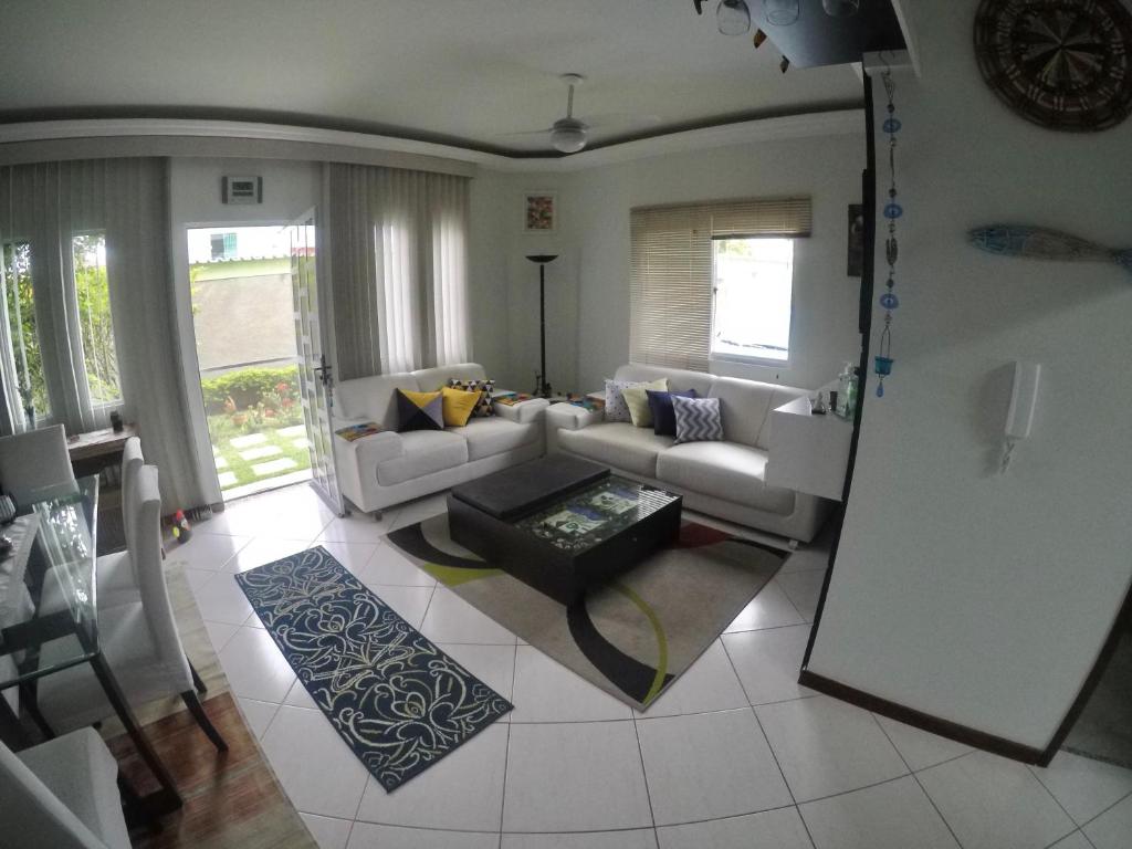  CASA NO PERÓ PERTO DE TUDO