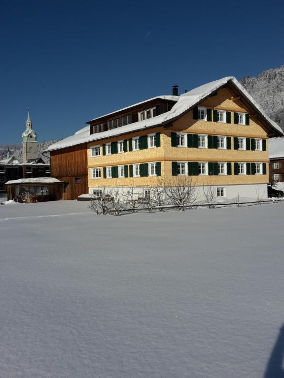 Gästehaus Appartements Egender v zime