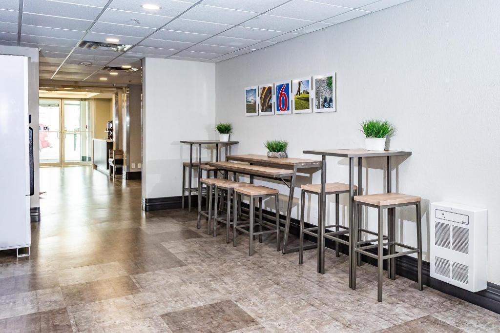 Motel 6-Saskatoon, SK - Resim 22