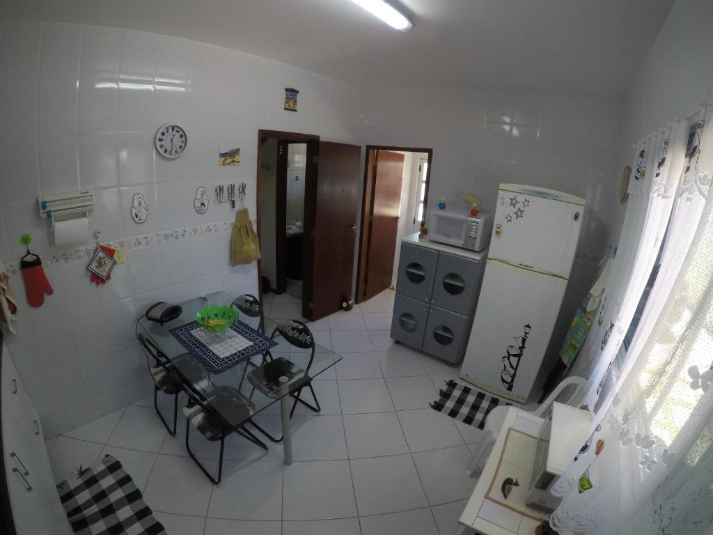  CASA NO PERÓ PERTO DE TUDO