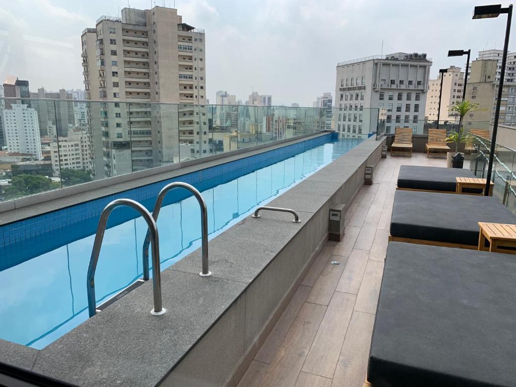  AP C/INFINITY POOL LARGO DO AROUCHE CD414