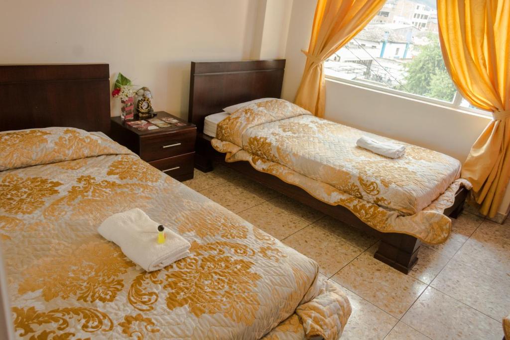 Postel nebo postele na pokoji v ubytování Hostal La Rosa Otavalo