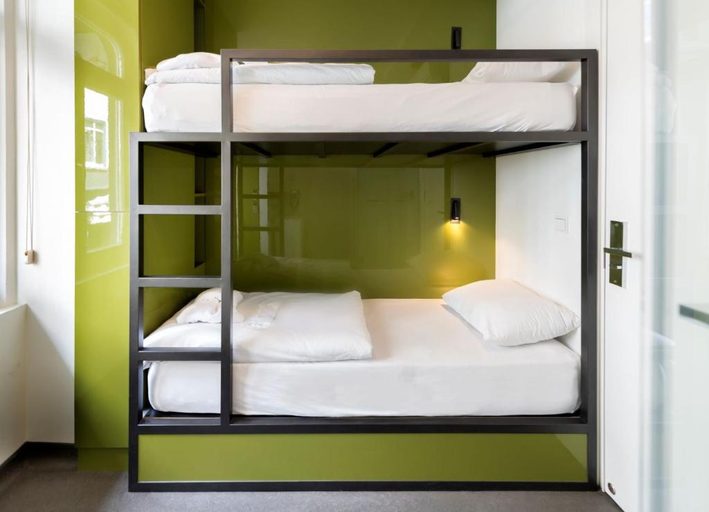 Postel nebo postele na pokoji v ubytování Wabi Hostels