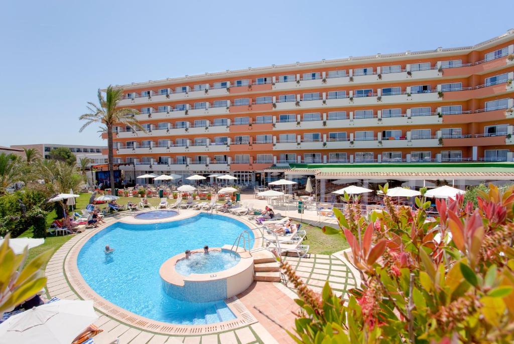 Bazén v ubytování Ferrer Janeiro Hotel & Spa nebo v jeho okolí