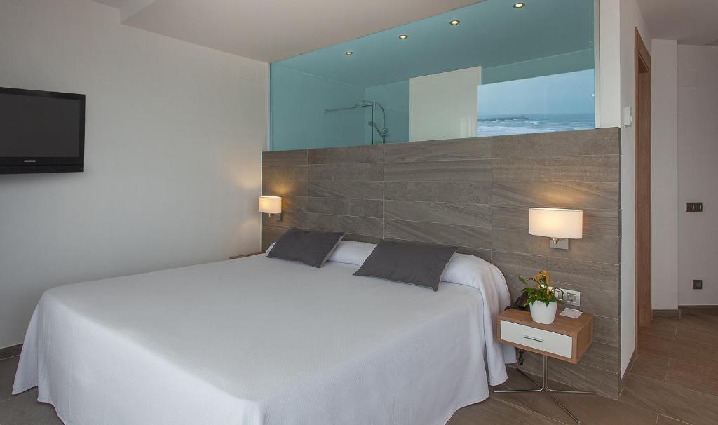 a bedroom with a large white bed and a large mirror at RH Bayren Hotel & Spa 4* Sup in Gandía