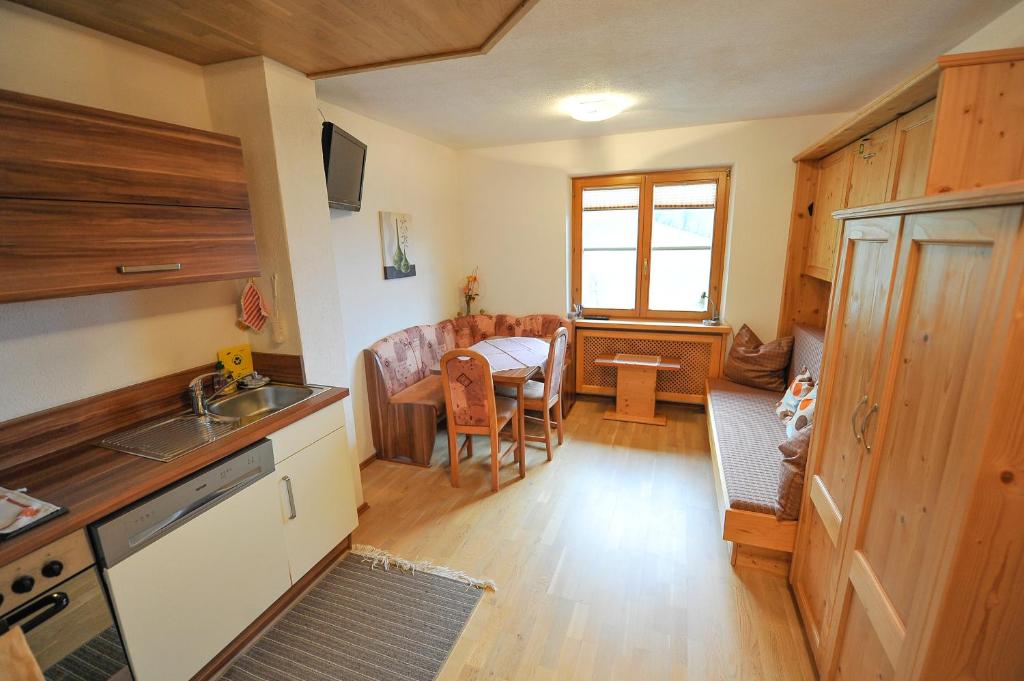 Kuchyňa alebo kuchynka v ubytovaní Pension Grubhof