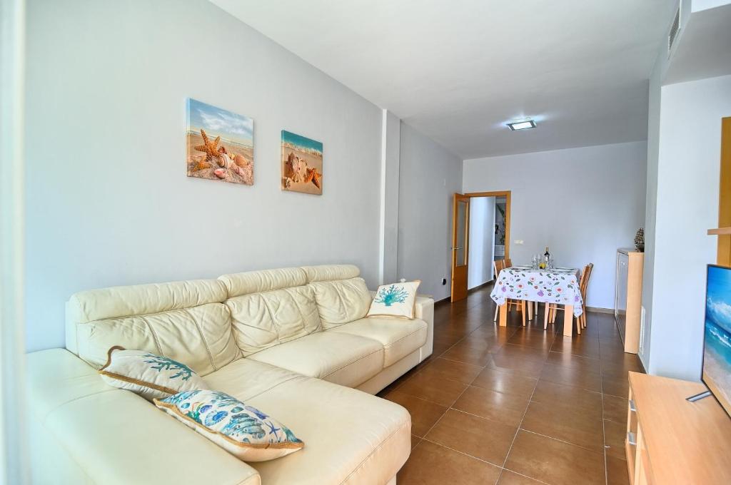 APARTAMENTO AMPLIO. VISTAS A LA PLAYA - Appartement Met 2 Slaapkamers