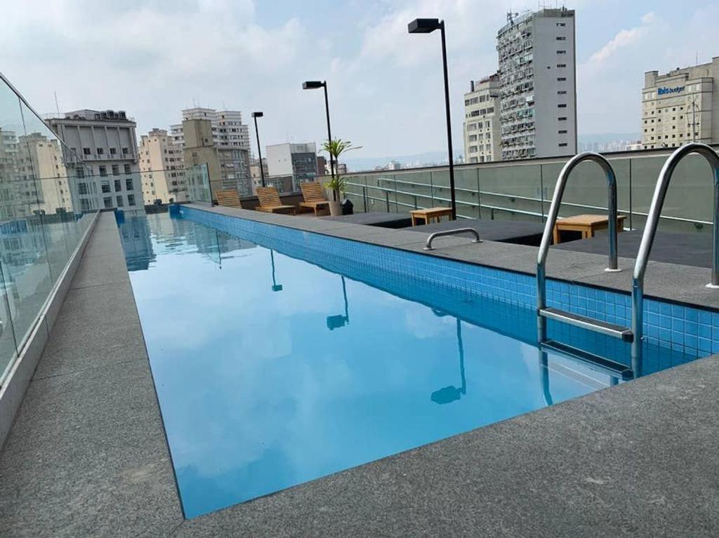  AP C/INFINITY POOL LARGO DO AROUCHE CD414