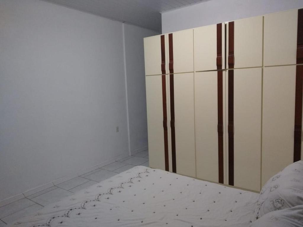  CASA 3 DORM COMPLETA A 700 M DO MAR - IMBITUBA