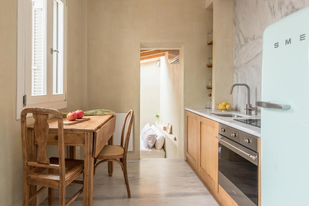 Kuchyňa alebo kuchynka v ubytovaní Anafiotika hideaway acropolis Athens by Cycladica