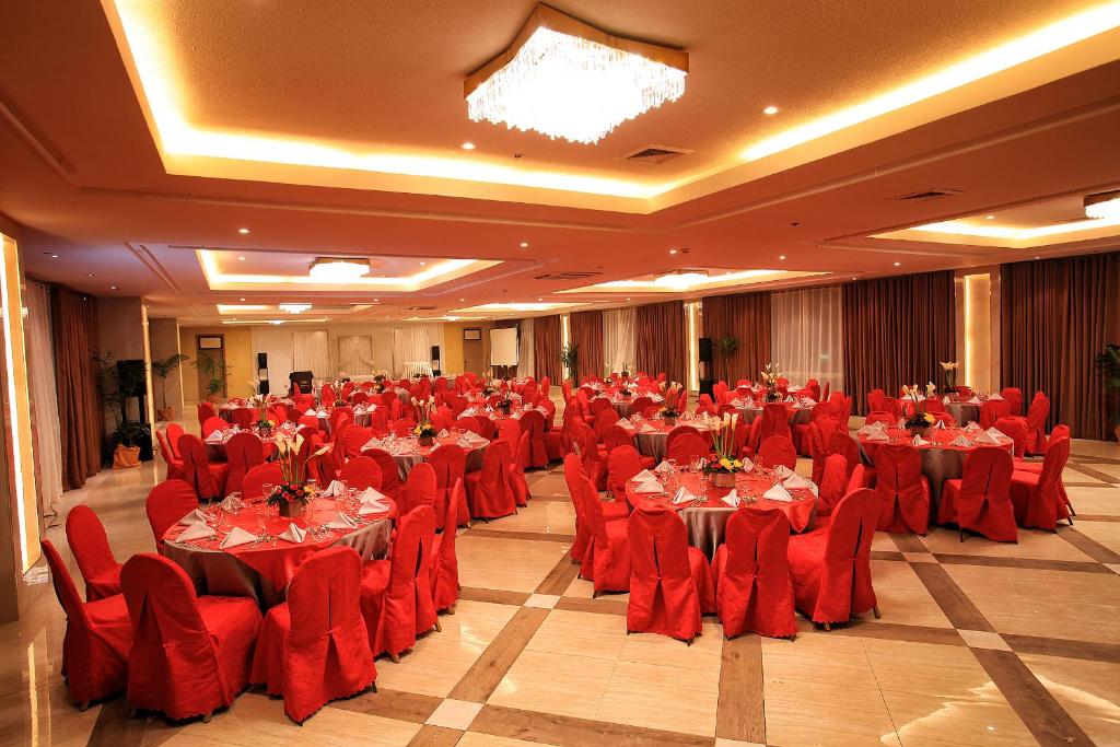 Restaurace v ubytování The Royal Mandaya Hotel