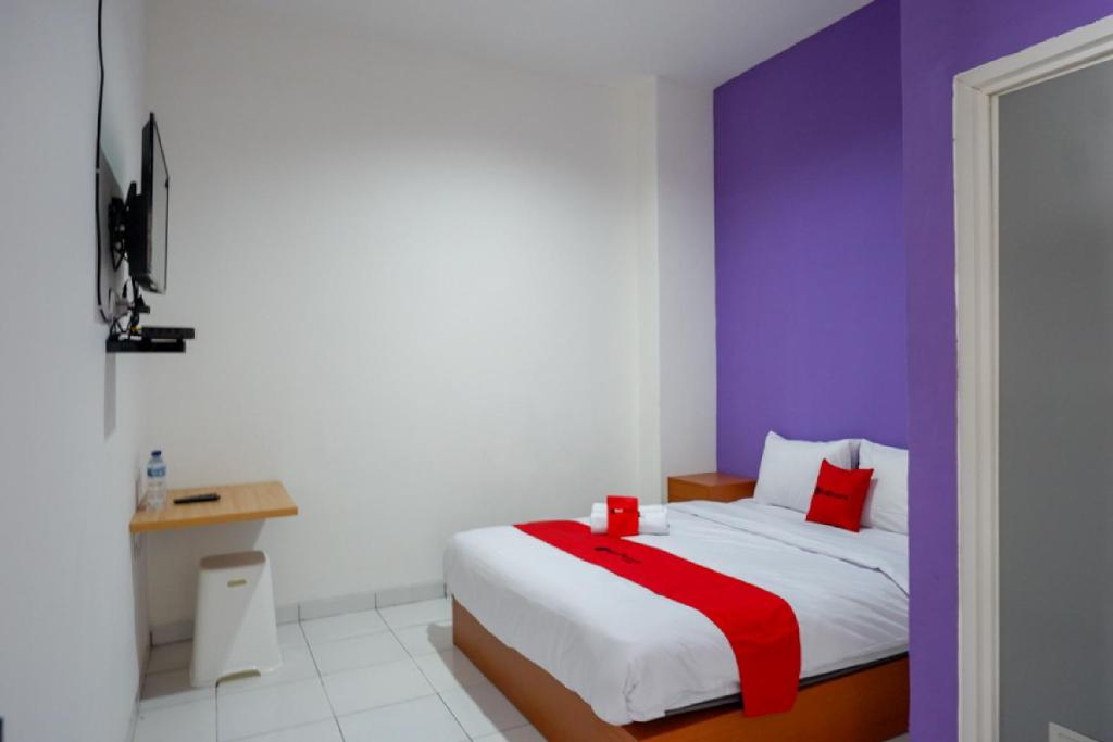 RedDoorz near Alun Alun Kaliwungu Kendal - Tweepersoonskamer