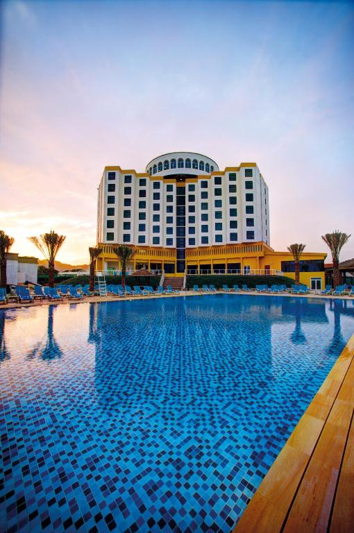 Bazén v ubytování Oceanic Khorfakkan Resort & Spa nebo v jeho okolí
