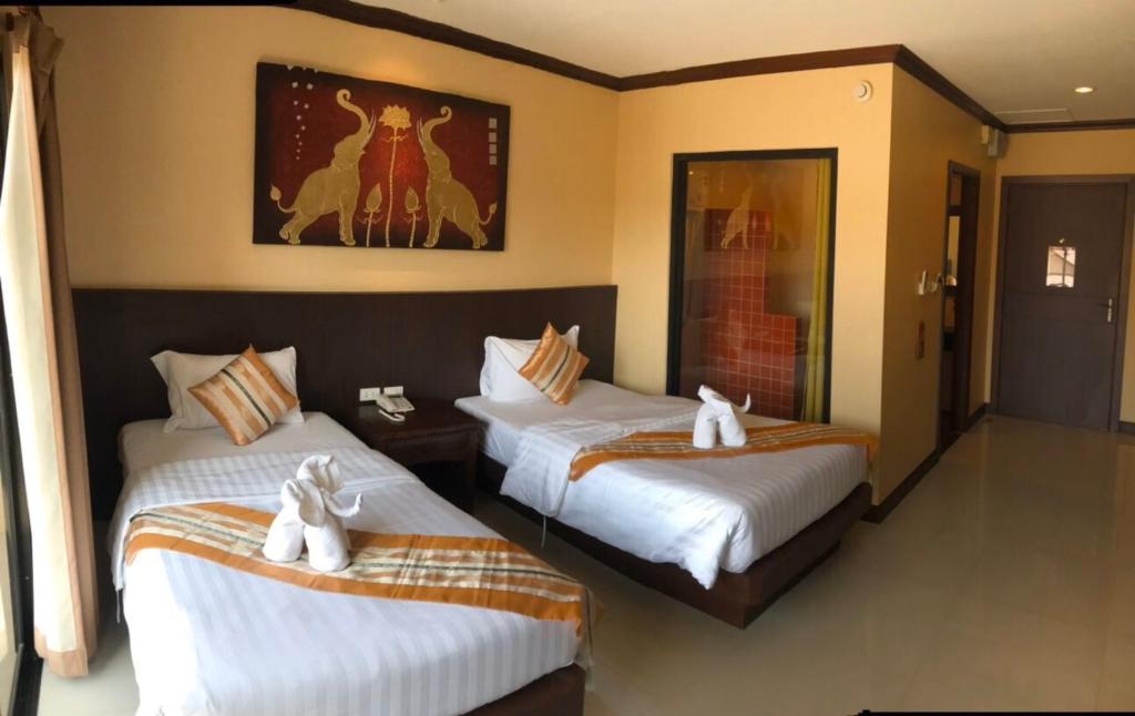 Postel nebo postele na pokoji v ubytování The LD Pattaya Hotel