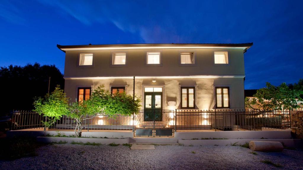 Charming villa Bea with private pool and volleyball - Villa With Private Pool