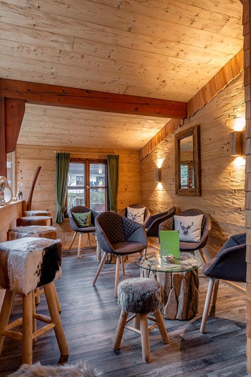Posezení v ubytování Almhotel Grünsteinblick