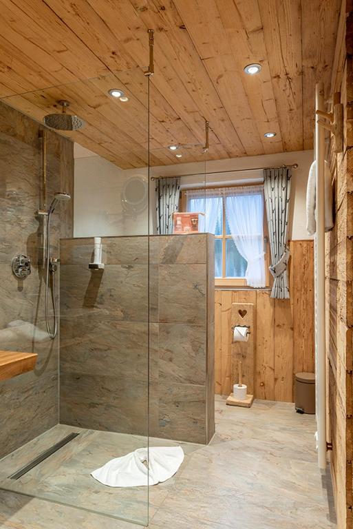 Koupelna v ubytování Almhotel Grünsteinblick