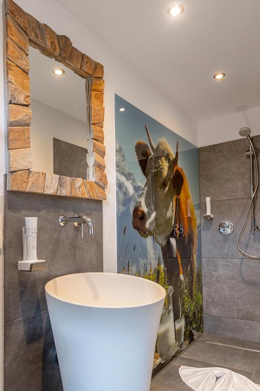 Koupelna v ubytování Almhotel Grünsteinblick
