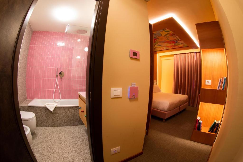 Postel nebo postele na pokoji v ubytování OMAMA Hotel