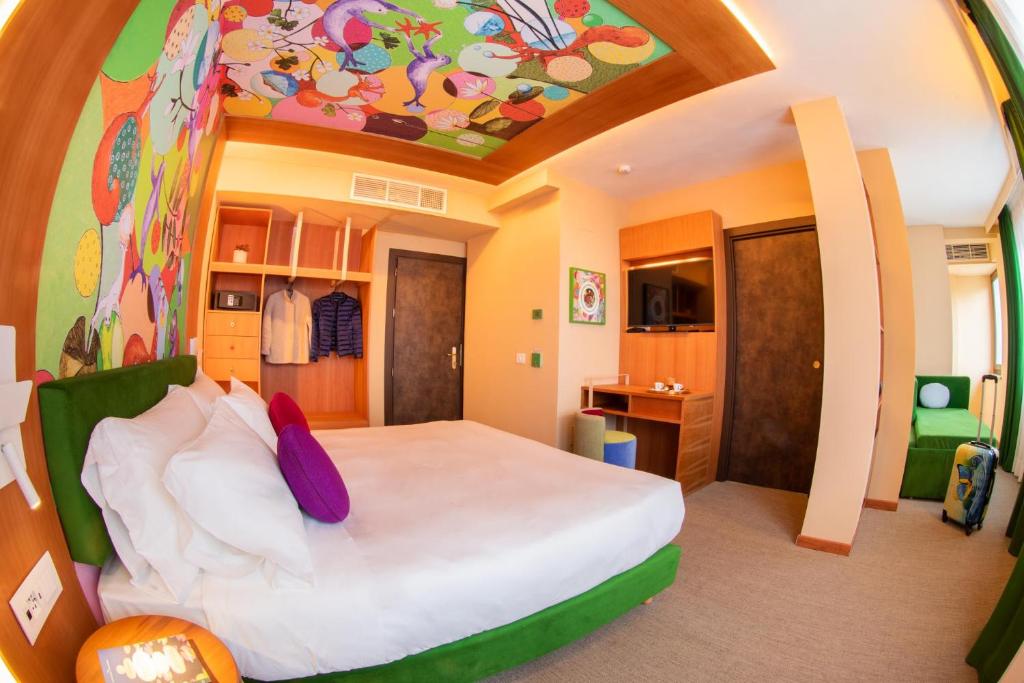 Postel nebo postele na pokoji v ubytování OMAMA Hotel