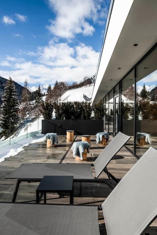 Nespecifikovaný výhled na hory nebo výhled na hory při pohledu z hotelu