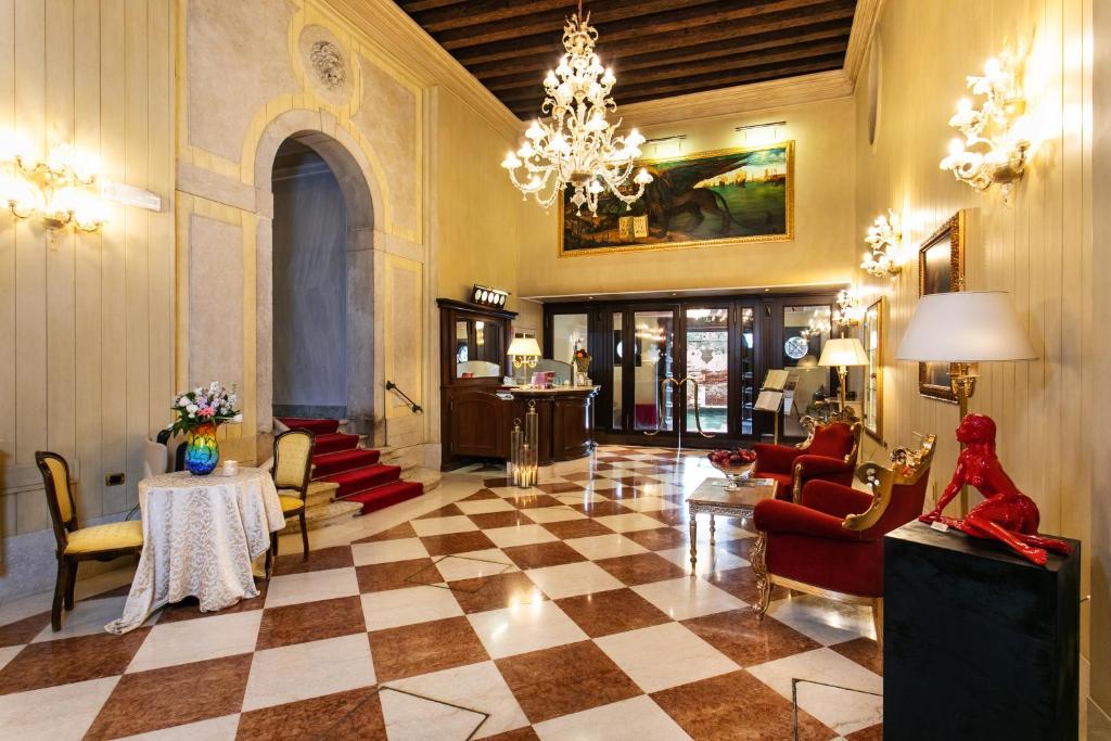 A seating area at Ca' Vendramin Zago