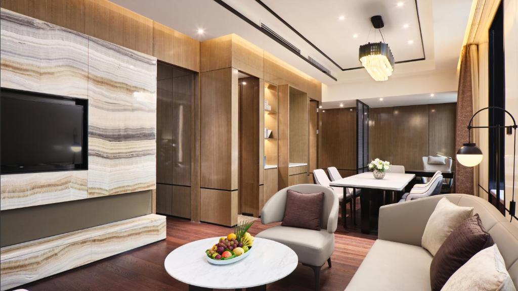 Posezení v ubytování Crowne Plaza Wuhan Development Zone by IHG