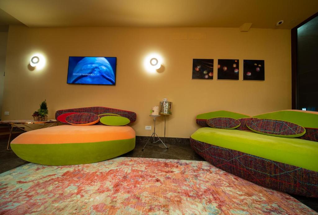 Postel nebo postele na pokoji v ubytování OMAMA Hotel