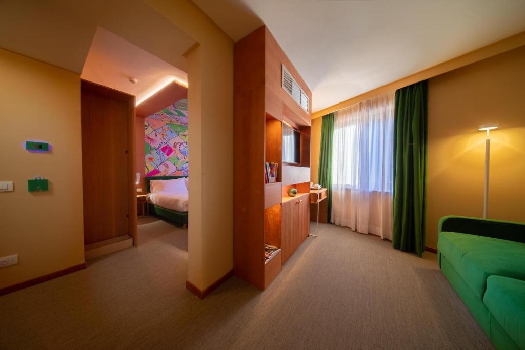 Postel nebo postele na pokoji v ubytování OMAMA Hotel