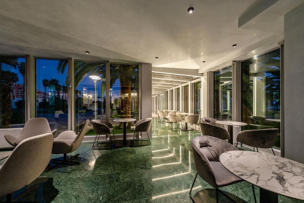 A seating area at Victoria Terme Hotel
