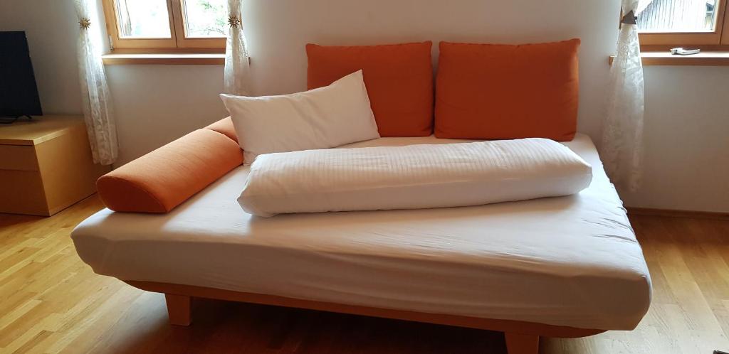 Postel nebo postele na pokoji v ubytování Ferienwohnung Wüstner