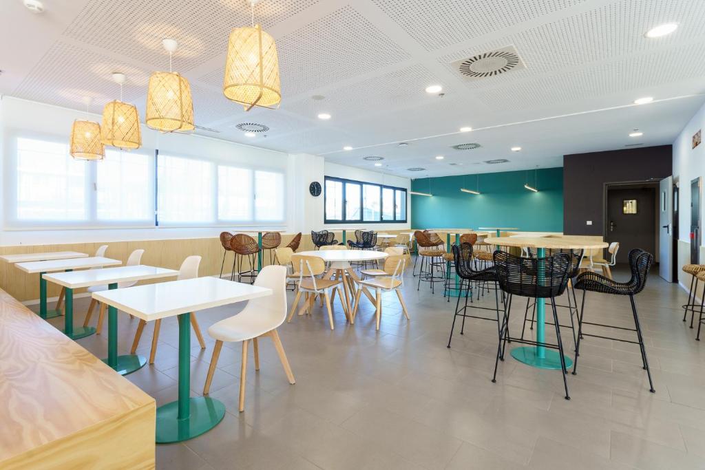 A restaurant or other place to eat at Residencia Universitaria Resa Campus Málaga