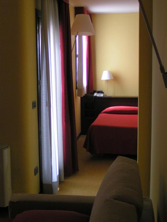 Uma cama ou camas num quarto em Albergo Verdi