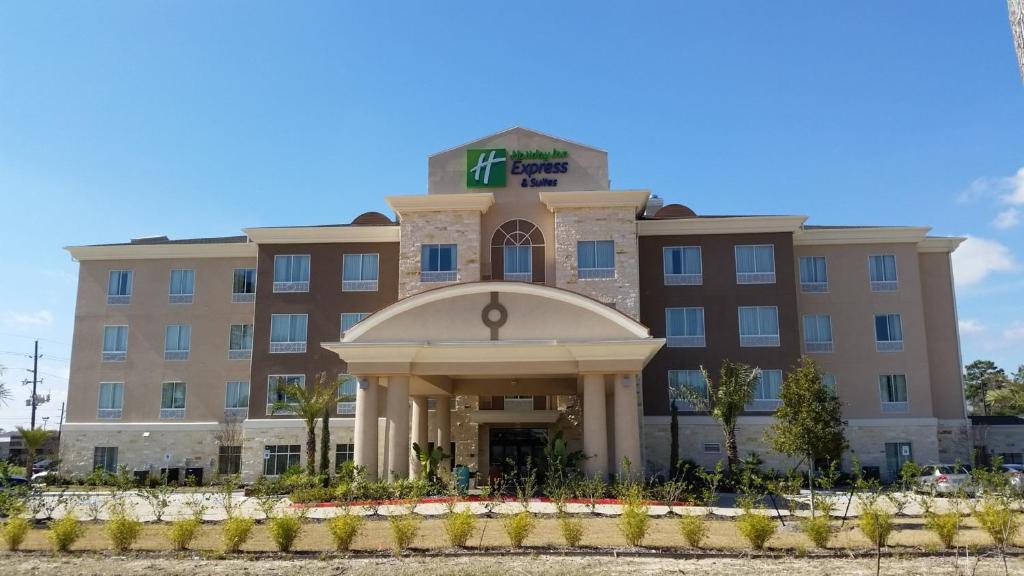 a rendering of the front of a hotel at Holiday Inn Express and Suites Atascocita - Humble - Kingwood, an IHG Hotel in Humble