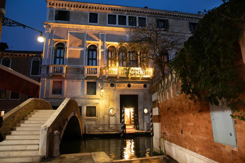 a building with a balcony on top of a canal at Ca' Vendramin Zago in Venice