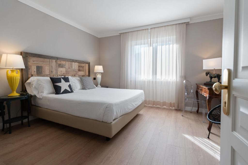 Postel nebo postele na pokoji v ubytování Hotel Leon d'Oro