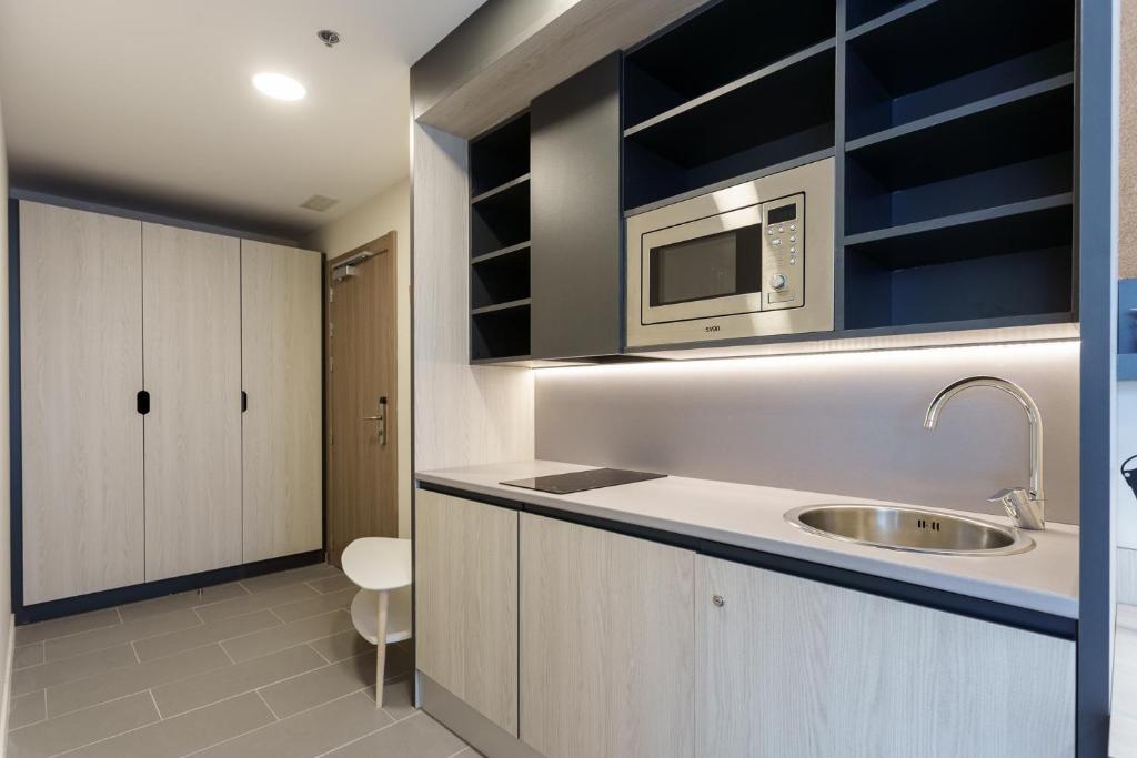 A kitchen or kitchenette at Residencia Universitaria Resa Campus Málaga