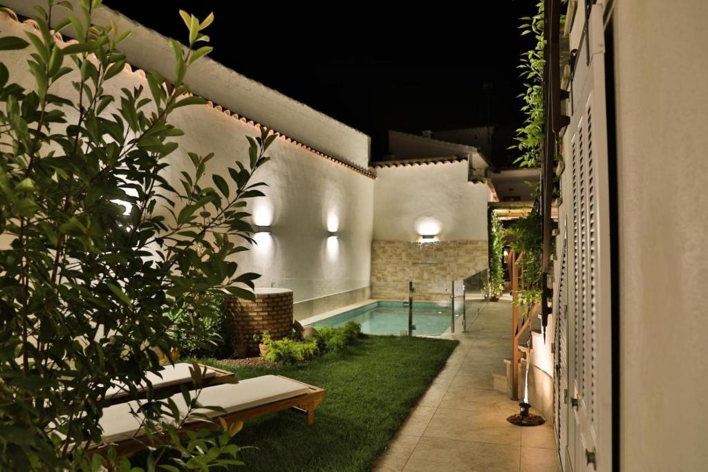 Bazén v ubytování El Patio de los Jazmines Boutique-House nebo v jeho okolí